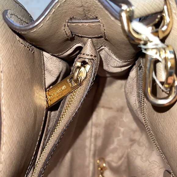 Michael Kors Satchel/Crossbody - Picture 6 of 8